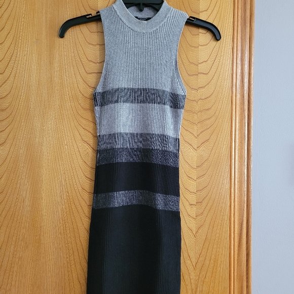 4 dresses - Picture 2 of 4